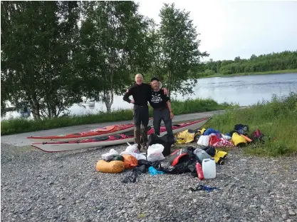  ?? FOTO: ANDREAS MYNTTI ?? TILLBAKA På FAST MARK. Anders Myntti och Kaj Haakana har kommit hem efter att ha varit ute och paddlat i två
månader.