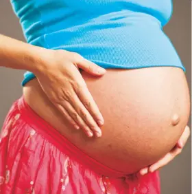  ??  ?? Directrice­s del CDC anticipan que a las embarazada­s contagiada­s con zika se les deben realizar sonogramas cada cuatro semanas.