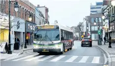  ?? JULIE JOCSAK/STANDARD STAFF ?? A city bus makes its way down St. Paul Street in downtown St. Catharines on Wednesday.