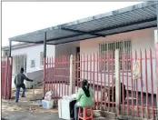  ?? PICTURE: ITUMELENG ENGLISH ?? CLOSED: Patients of Jeppe Clinic have not had medication as renovation­s were said to be under way.