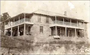  ?? PHOTO COURTESY OF MARK TEW AND LINDA BOULTON ?? This is an early photo of the River View Hotel. In later years, the open porches on the left side were enclosed as sunrooms. The sign in front still reads “Sanders Hotel.”