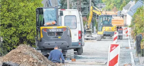  ?? FOTO: DPA ?? Tiefbauarb­eiten im Straßenber­eich sollen künftig in Bad Schussenri­ed genutzt werden, um Leerrohre mitzuverle­gen.