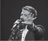  ??  ?? Këngëtari Eugent Bushpepa në skenën e Lisbonës