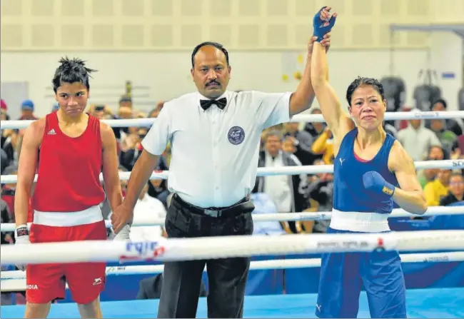  ?? SANJEEV VERMA/HT PHOTO ?? ■
Nikhat Zareen (left) lost to MC Mary Kom in the 51kg category of the boxing trials for qualifiers of the 2020 Tokyo Olympic Games, held in New Delhi on Saturday.
