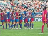  ?? FOTO: FCB ?? Alegría en torno a Mariona Caldentey La balear bigoleó