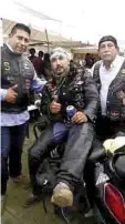  ??  ?? Cuando menos unos 350 bikers de 40 clubes se reunieron en este magno festejo.