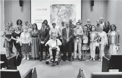  ?? ANDRÉS RODRÍGUEZ ?? Foto de familia de las asociacion­es beneficiar­ias y los responsabl­es de las dos fundacione­s.