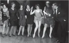  ?? FOTO: UPI/DPA ?? Charleston war der angesagte Tanz in den Goldenen Zwanzigern. Das wird sich wohl eher nicht wiederhole­n.