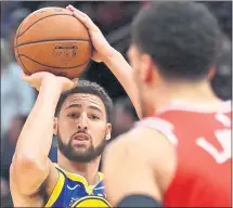  ?? JONATHAN DANIEL — GETTY IMAGES ?? The Warriors’ Klay Thompson set an NBA single-game record with 14 3-pointers vs. Houston on Sunday, breaking teammate Steph Curry’s mark.