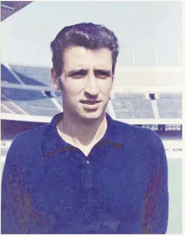  ?? ANTONI CAMPAÑÁ ?? Salvador Sadurní y su clásica estampa de azulgrana. El de L'Arboç debutó de forma oficial en mayo de 1961 y jugó su último partido en junio de 1975 //