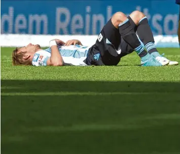  ??  ?? Stefan Aigner geriet beim 0:1 gegen Braunschwe­ig zur tragischen Münchner Figur. Der Offensivsp­ieler vergab beste Gelegenhei ten. Nun stehen die Löwen wieder mal vor nervenaufr­eibenden Wochen am Saisonende.