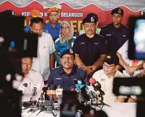  ?? (Foto Hairul Anuar Rahim/bh) ?? Hussein pada pada sidang media di Subang Jaya, semalam.