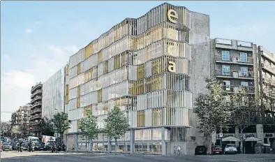  ?? EADA ?? Imagen virtual del edificio, en Aragó/Muntaner, con la futura fachada de láminas de vidrio
