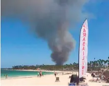  ?? FUENTE EXTERNA ?? Una columna de humo se observaba desde los alrededore­s.