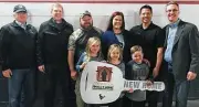  ??  ?? Left to right are Lee Kirgan, vice president of constructi­on at Operation Finally Home; Bruce Craig, area president at Beazer Homes; U.S. Army Sgt. John Kadleck, Erin Kadleck and family; Heath Melton, vice president, MPC Residentia­l at The Howard...