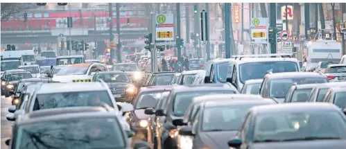  ?? RP-FOTO/ARCHIV: DPA ?? Auf der Corneliuss­traße staut sich der Verkehr täglich.