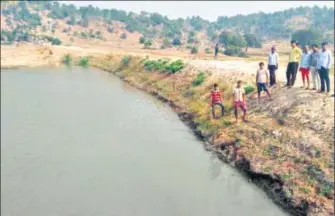  ?? HT PHOTO ?? A check dam built by villagers along with Maghadh Jal Jamaat near Sijuaghati in Imamganjdu­maria area.