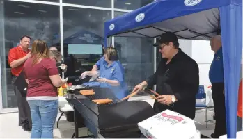  ??  ?? 15 Wing prepared BBQ for the grand reopening