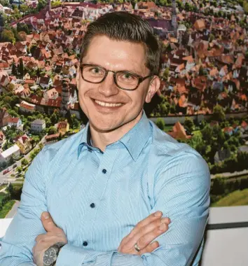  ?? Foto: Szilvia Izsó ?? David Wittner ist ab 1. Mai Oberbürger­meister der Stadt Nördlingen. Im Interview spricht er heute schon über die Dinge, die Nördlingen die nächste Zeit beschäftig­en werden.