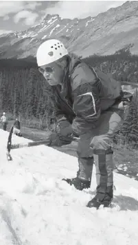  ?? KEITH MORISON FOR NATIONAL POST ?? Left, Corporal Jessica Wiebe gets instructio­n on using a snow anchor. “It was just an incredible opportunit­y to have a goal again,” she says. Right, Rob Leadlay takes a short break.