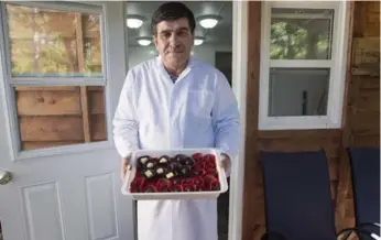  ?? ANDREW VAUGHAN/THE CANADIAN PRESS ?? Assam Hadhad, father of Tareq, helps run the business his Syrian family set up after arriving in Antigonish, N.S.