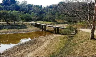  ?? Sanebavi ?? Represa 1, em Vinhedo, está com nível muito baixo devido à falta de chuva na região