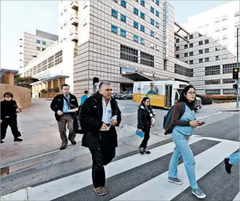  ?? AL SEIB/LOS ANGELES TIMES ?? At Ronald Reagan UCLA Medical Center in Los Angeles nearly 20 percent of residents said in a 2007 survey that they’d fallen asleep while driving.