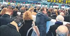  ??  ?? Passengers caught up in delays on Southeaste­rn trains