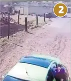  ??  ?? Una mujer desciende del automóvil.