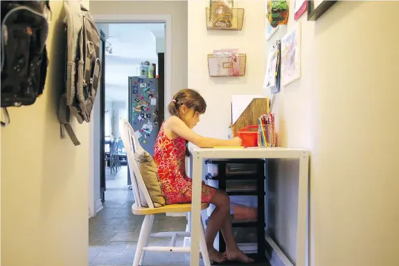  ?? JULIE OLIVER ?? Kristi Blok created a study space for her kids in a hallway nook between their family room and kitchen as part of a bloggers’ challenge to repurpose a space for $100.