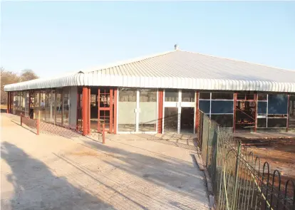  ??  ?? Khumalo Hotel’s events centre under constructi­on