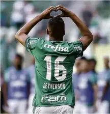  ?? Newton Menezes/Futura Press/Folhapress ?? Deyverson comemora gol marcado na vitória do Palmeiras BRASILEIRO