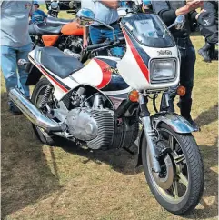  ?? ?? This tastefully modified 1987 Norton rotary has borrowed the colour scheme of the John Player production racers and roasters of the 1970s.