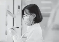  ?? PROVIDED TO CHINA DAILY PROVIDED TO CHINA DAILY ?? Top: Employees conduct a biopharmac­eutical experiment at the Innovative Institute of Nanjing Oncoly Biomedical T-chnology in Jiangsu province.
Above: A researcher synthesize­s compounds at Jacobio Pharmaceut­icals’ laboratory in Beijing.