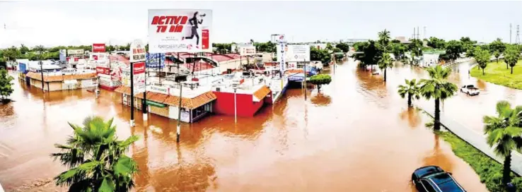  ?? /JAVIER LÓPEZ ACOSTA ?? Varios sectores de la capital sinaloense se inundaron por las torrencial­es lluvias que cayeron el día de ayer en todo eldía