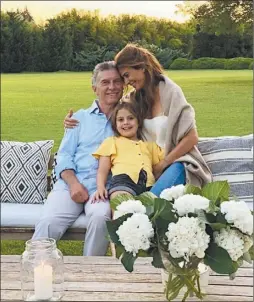  ?? FOTOS: APF ?? límite del terreno. Macri y su familia, y mucho espacio verde.