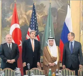  ?? EDUARD PESOV / EFE ?? Los cancillere­s de Turquía, EE.UU. Arabia Saudí y Rusia, ayer en Viena