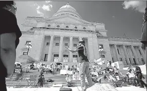  ?? Arkansas Democrat-Gazette/THOMAS METTHE ?? Toney Orr speaks out about the Little Rock School District during the 60 Years: Still fighting rally Saturday at the state Capitol.