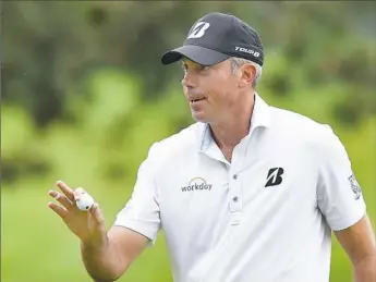  ?? Minas Panagiotak­is / Getty Images ?? Matt Kuchar, who finished runner-up at the British Open, was 4 under after 11 holes before finishing with a 1-under 71 Thursday at the Canadian Open.