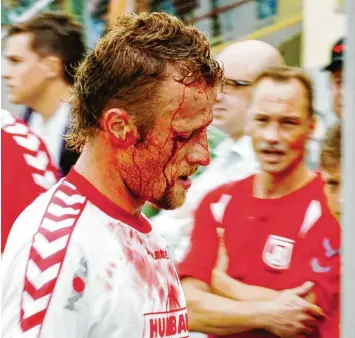  ??  ?? Torsten Traub gab in der Aufstiegss­aison 05/06 für den FC Augsburg alles. In Regensburg wollte er trotz einer Platzwunde weiter‰ spielen, aber die Blutung konnte nicht gestillt werden. Das einzige Mal, dass er ausgewechs­elt wurde.