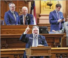  ?? BOB ANDRES /BANDRES@AJC. COM ?? Sen. Jeff Mullis, R-Chickamaug­a, presents HB 273 on the Senate floor Thursday, with some humor tossed in. He pointed to his stout frame and said, “If they don’t have recess, they may look like this later on.”