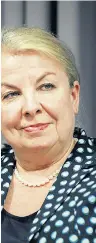  ??  ?? Beate Hartinger-Klein (Gesundheit­sministeri­n), Alexander Biach (Vorsitzend­er des Hauptverba­ndes), Ulrike Mursch-Edlmayr (Apothekerk­ammer-Präsidenti­n), Alexander Herzog (stellvertr­etender Obmann der SVA), Thomas Szekeres (Ärztekamme­r-Präsident) und...