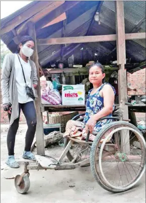  ?? SUPPLIED ?? Chhoy Nareth (left) has made it her life’s work to feed the needy.