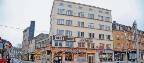  ?? FOTO: LE RÉPUBLICAI­N LORRAIN ?? Im Hôtel Central in der Innenstadt wohnen wieder Asylbewerb­er. Das hat der Präfekt entschiede­n.