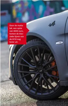  ??  ?? Door de matte lak, een optie van 4840 euro, komen de klassieke lijnen van de A110 nog beter uit.