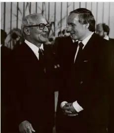  ?? Foto: Werner Wunderlich ?? DDR-Staatschef Erich Honecker wurde bei seinem Besuch im Saarland von Ministerpr­äsident Oskar Lafontaine begrüßt.