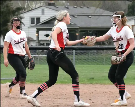  ?? PHOTOS BY MATTHEW MOWERY — MEDIANEWS GROUP ?? Troy Athens pitcher Julia Dahlerup (center) congratula­tes Addison Cosgrove (20) on a putout at second base in the nightcap of a
doublehead­er against West Bloomfield on Thursday. Athens won 17-2and 9-1.