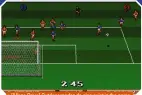  ??  ?? [Mega Drive] Outdoor modes do also exist in the game. With the wind as it is, it’s not just possible to score from a corner, it’s pretty easy.