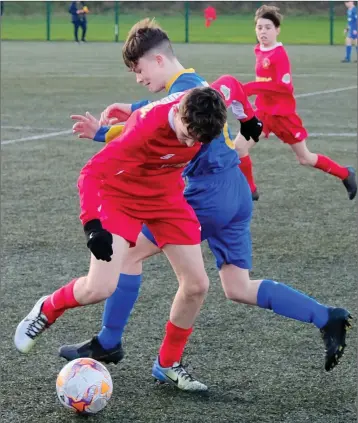  ??  ?? Wicklow’s Glen Connolly battles with Kiefer Kelly of Midlands.