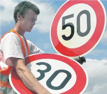  ?? FOTO: DPA/MARCUS FÜHRER ?? Tempo 50 oder Tempo 30? Dieses Thema dürfte in Ravensburg noch für einige sehr intensive Diskussion­en sorgen.